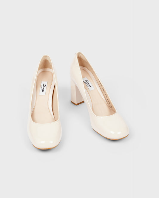 Clarks Round Toe Courts
